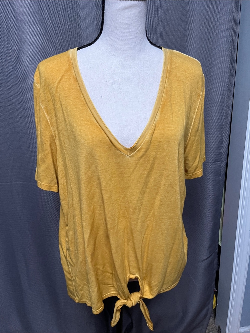 Wonderly Yellow Tie-Front V-Neck Short Sleeve Tee
